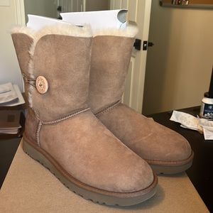 BRAND NEW Bailey Button II boots
